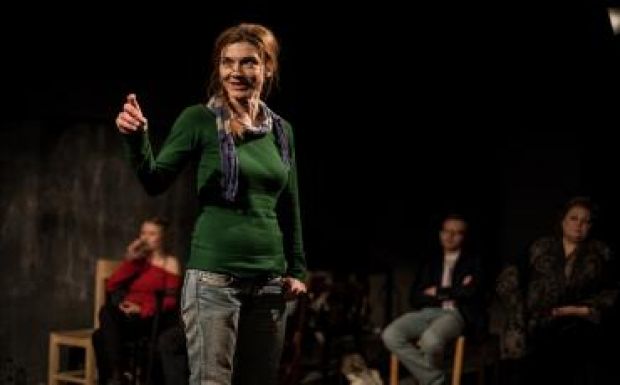 Angol nyelvű feliratozást kapott a Double Bind című előadás 