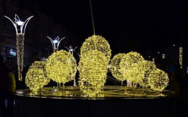 Karácsonyi fénybe borult Kolozsvár (Képriport)