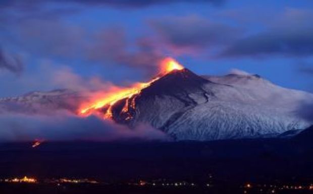 Lezárták az olaszországi Reggio Calabria repülőterét az Etna kitörése miatt