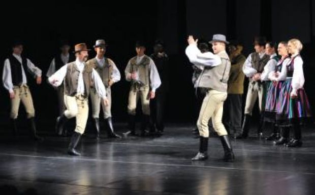 A legényes a romániai népek táncaként vált a világörökség részévé