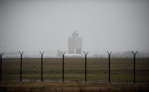 Nem találtak bombát a Ferihegyen átvizsgált utasszállító repülőn