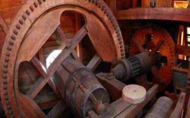 Markó Béla: A kipufogógáz orgonaillata