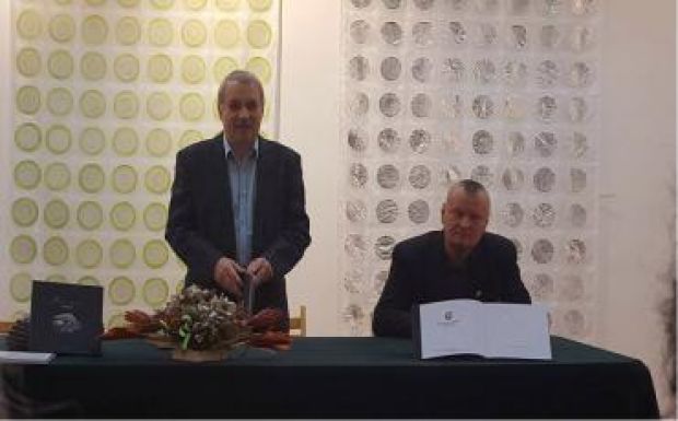 Fotóalbumot adott ki a 62 éves Marosvásárhelyi Marx József Fotóklub