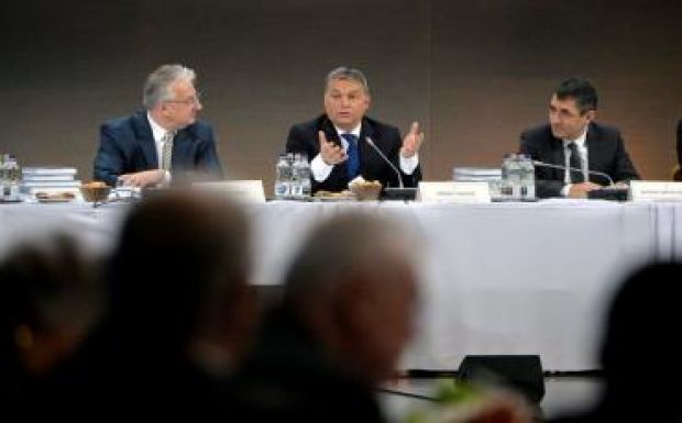 Tőkés aláírta a Máért-nyilatkozatot, de állítólag kínos helyzetbe hozta Orbánt