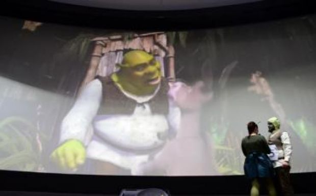 Kauflandos Pocahontas és aktivitiző Ariel – a KMDSZ gólyabálján jártunk