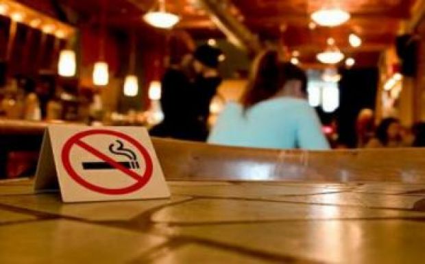 Üdvözlik a kávézótulajdonosok a dohányzásellenes törvényt