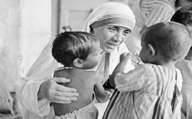 Szentté avatják Teréz anyát