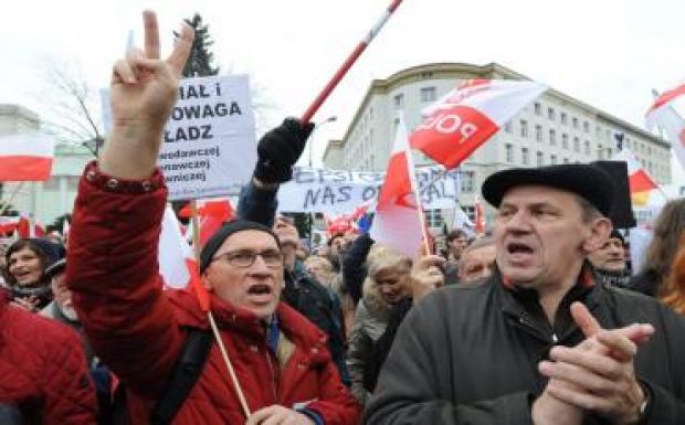 Több városban tüntettek az új kormány ellen Lengyelországban 
