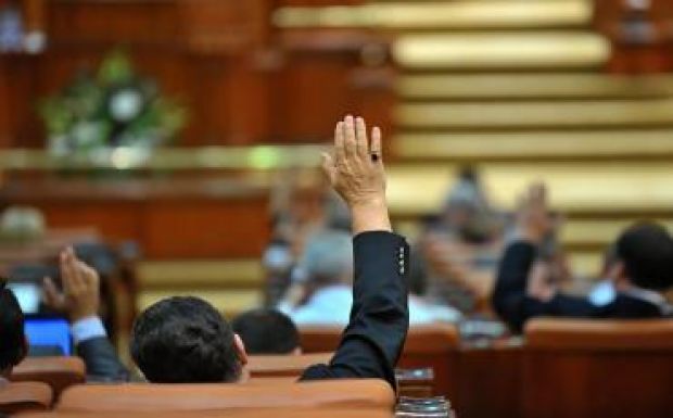 Az önkormányzati vezetőknek is különnyugdíjat szavazott meg a szenátus