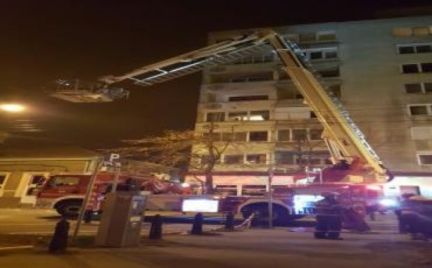 270 kilós mozgásképtelen nőt mentettek ki lakásából Nagyváradon