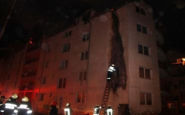 Százharminc embert kergetett ki lakásából a tűz Besztercén