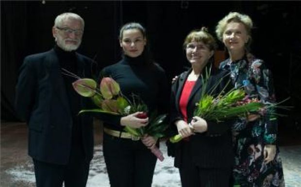 Péter Kata kapta a Ruttkai Éva-emlékgyűrűt a budapesti Vígszínházban