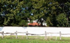 Fémdetektorokkal kutatták át Lagzi Lajcsi birtokát