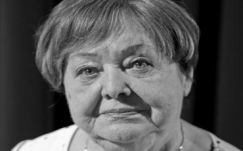 Soós Angéla színművésznőtől vett búcsút a Harag György Társulat 