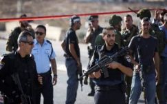 Ketten megsebesültek, a merénylőt lelőtték egy fegyveres támadás során Izraelben