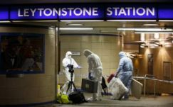 Terrorista késelt meg utasokat a londoni metróban