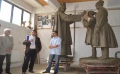 Elhalasztják a csíkszeredai Márton Áron szoborcsoport felállítását