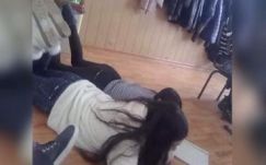 Büntetésből földön fekve írtak az órán egy Buzău megyei iskola diákjai