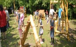 Rostás-Péter István: Egy túlontúl jó hely margójára – három tétel 