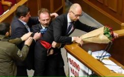 Összeverekedtek ukrán kormánypárti képviselők Jacenyuk beszámolója közben