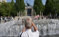 Papp Sándor Zsigmond: Szobrok vagy ördögök