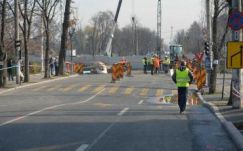 Metróépítés miatt megsüppedt a talaj Bukarestben, két lakóházat kiürítettek