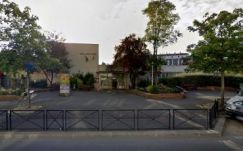 Tapétavágó késsel és ollóval támadott egy tanítóra az Iszlám Állam követője