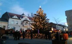 Meggyújtották a harmadik adventi gyertyát is Csíkszeredában