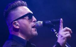 A Magyar Telekom szerződést bontott Ákossal szexista beszólása miatt