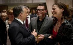 A magyar kormány minden szerződését felmondja a Magyar Telekommal