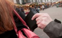 Romániai zsebtolvajokat fogtak a budapesti Váci utcában