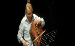 Demény Péter: Szellemiség a padlón