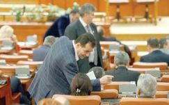 Hivatalos: különnyugdíjat kapnak a képviselők és a szenátorok