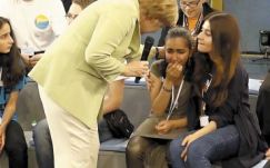 Németországban maradhat a Merkel miatt síró palesztin kislány