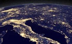 Az űrből is látszanak a karácsonyi fények