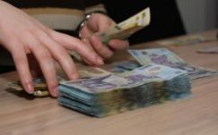 Eldőlt: májustól 1250 lejre nő a minimálbér