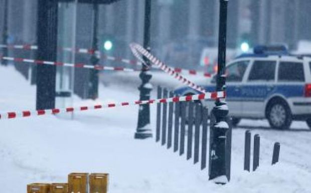Gyanús csomag miatt lezárták Merkel irodáját