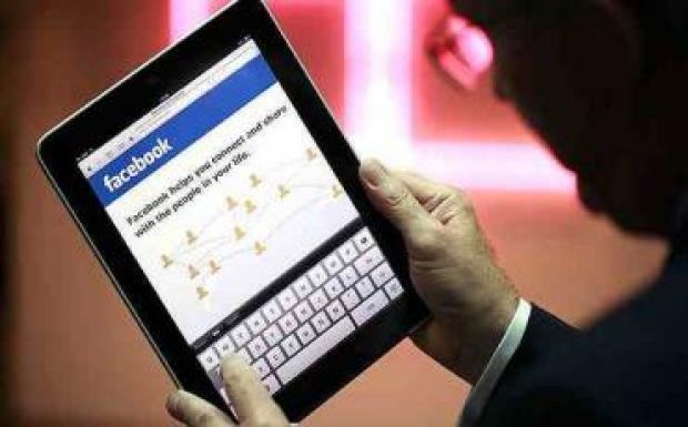 Komoly veszélyeket tartogatnak a facebookos szokásaink