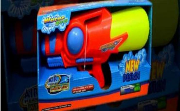 Gál Mária: Charlie és az összetört játékpuskák