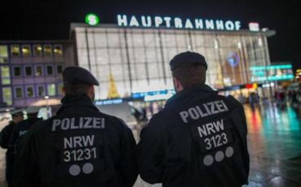 Pakisztáni és szíriai állampolgárokra támadtak Kölnben