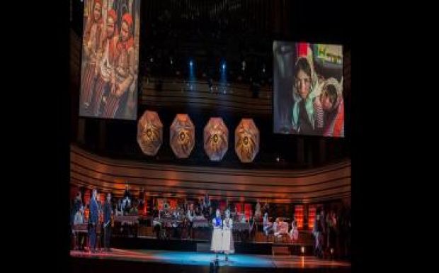 Székedi Ferenc: Előtérben a háttér