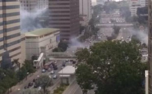 Merényletsorozat történt: robbanások és halottak Jakarta utcáin
