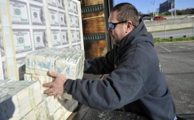 Elvitték a világ legnagyobb lottónyereményét