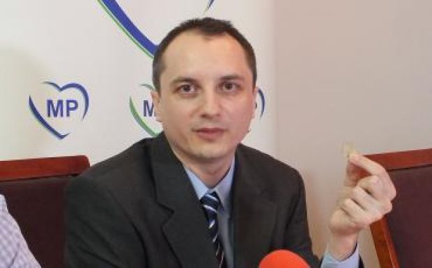 „Politikus vagyok, barátnőt keresek”