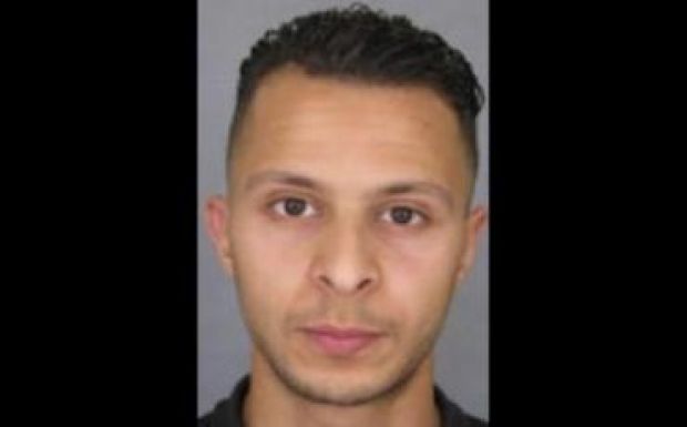 Ügyvéddel lépett kapcsolatba a szökésben levő párizsi terrorista