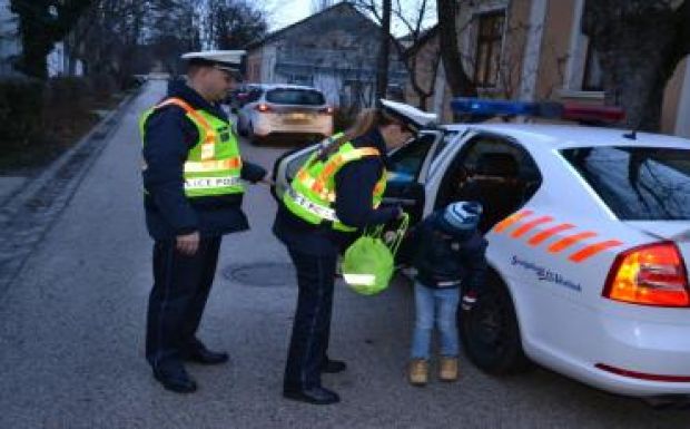 Teljesítették a magyar rendőrök egy hat éves kisfiú kívánságait