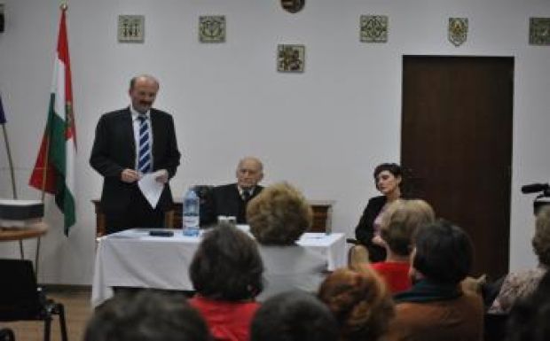 Az „egykézés” témájában hirdet filmpályázatot az Áldás Népesség Egyesület