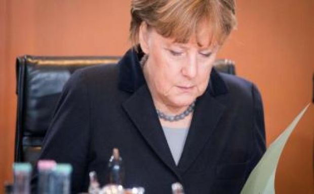 Azonnali irányváltást követel Merkeltől saját pártja 100 képviselője