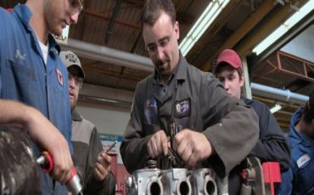 Ambrus Attila: Ízetlen, szaktalan