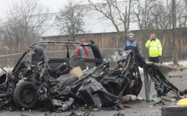 Szándékosan hajtott a kamion alá a sarmasági nő 